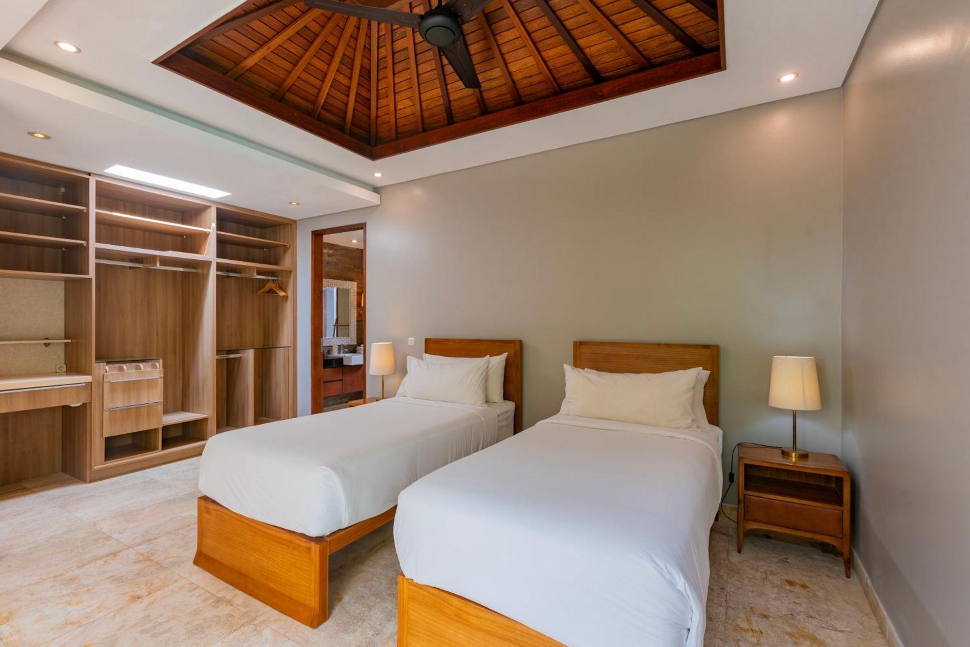 Kejora Beachfront Villas Sanur  Bagian luar foto